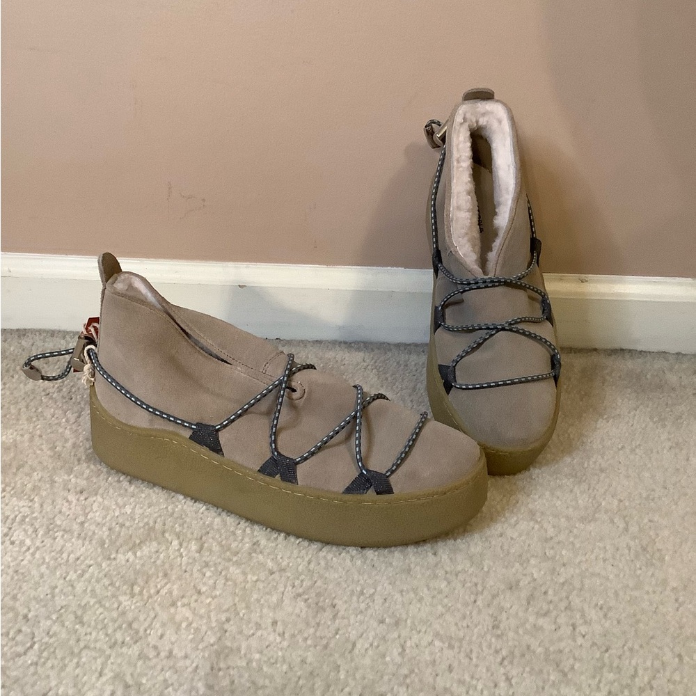 New Free People Snowdrop Mini Mukluk Booties Sherling Lined Beige Platform 7